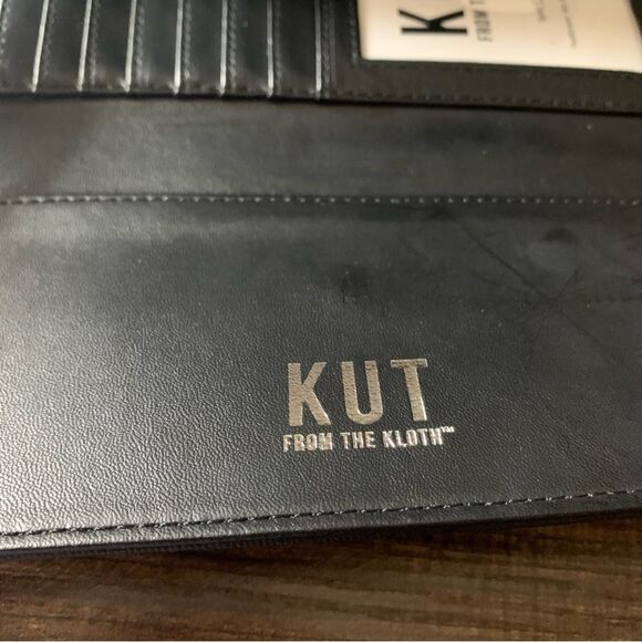 Kut from the Kloth Slim Black and White Striped Wallet with Snap Closure - Picture 3 of 7